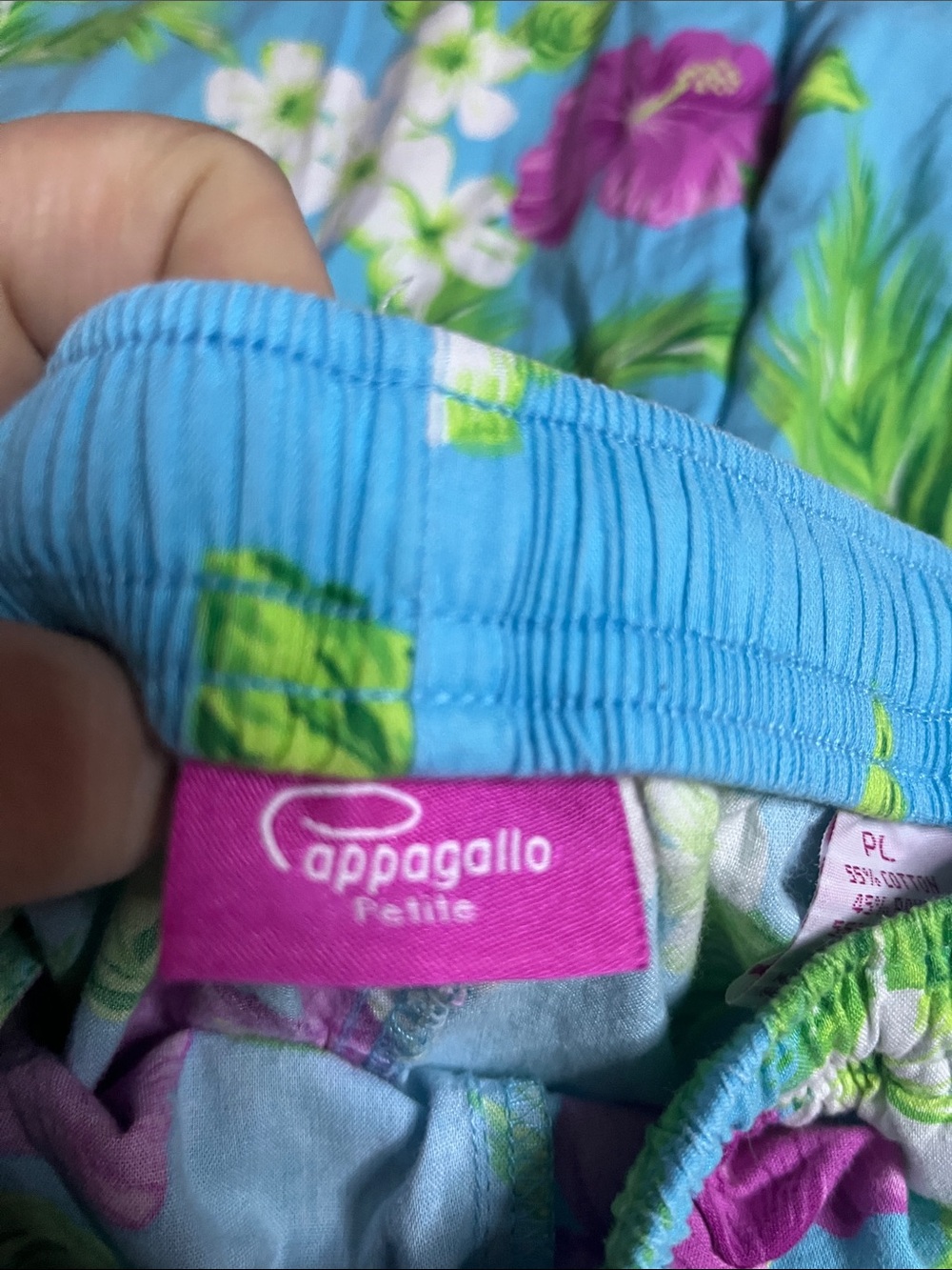 Pappagallo Petite Floral Capris - Picture 5 of 7